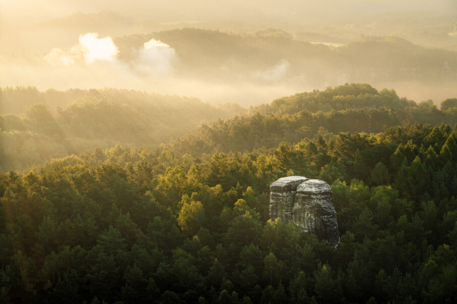 عکاسی از چشماندازهای تابستانی: راهنمای جامع برای ثبت تصاویری خیرهکننده 4 تکنیک نوردهی برای نقاط روشن و ویرایش فایل تخت