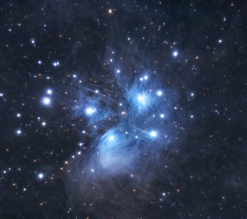 راهنمای جامع عکاسی دیپ اسکی (Deep Sky): از تجهیزات تا پردازش نهایی 5 خوشهٔ پلاسید خوشهای زیبا از ستارهها است.