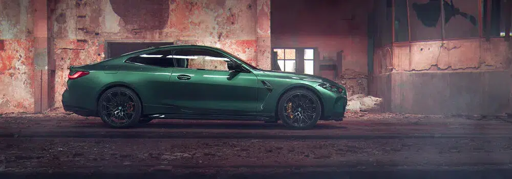 عکاسی از یک خودروی اسپورت در یک صحنه رمانتیک و پر از احساس