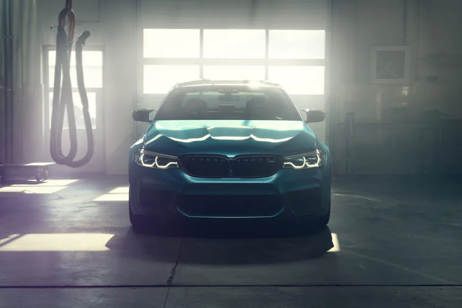 هنر ثبت حرکت: راهنمای جامع عکاسی خودرو 4 کیت دوربین شامل سونی آلفا ۷ III و لنزهای مختلف برای عکاسی حرفهای