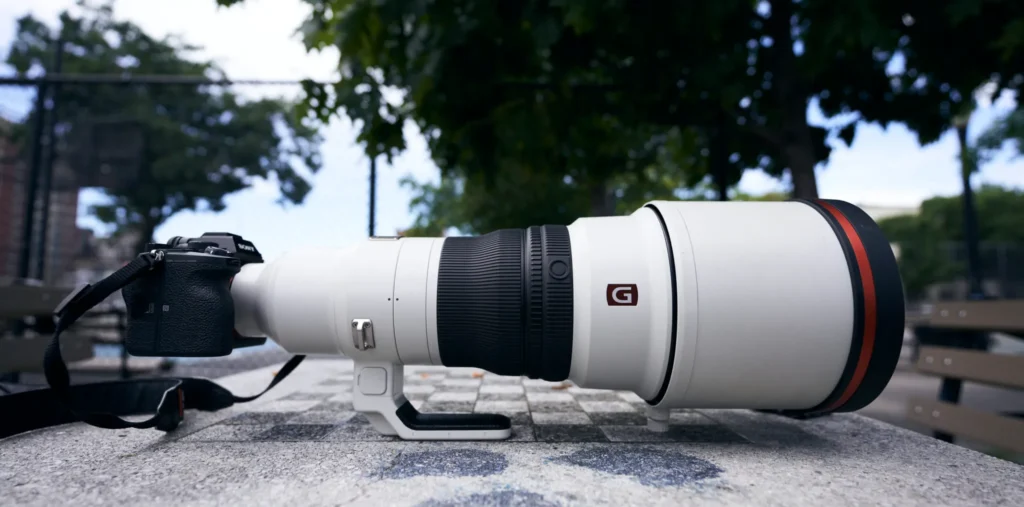 این لنز به خوبی ساخته شده، دارای حلقه‌های بافت‌دار و مقاوم در برابر آب و هوا است. علاوه بر این، وزن آن حتی زیاد هم نیست. استفاده از آن آسان است،