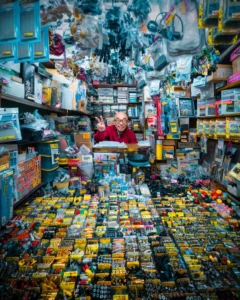 این عبارت در زمینه عکاسی به معنای ارائه مفاهیم و تکنیک‌هایی است که به عکاسان کمک می‌کند تا لحظات و زندگی روزمره در خیابان‌ها را ثبت کنند.