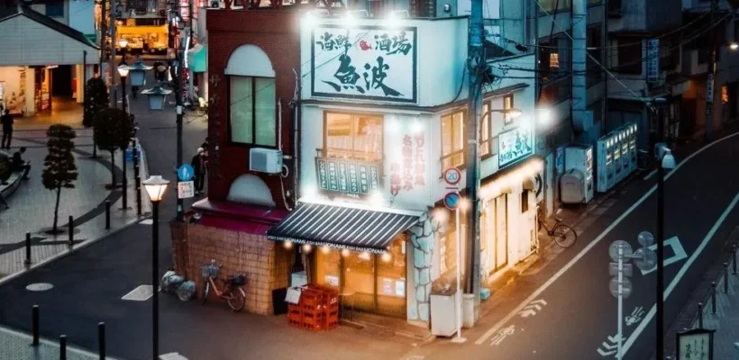 معرفی مفاهیم و تکنیک های مربوط به عکاسی از زندگی روزمره در فضای عمومی.