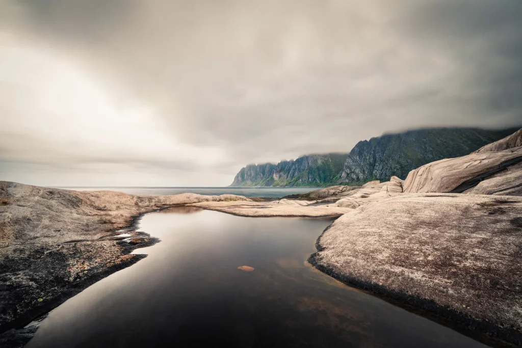 هنر عکاسی منظره استثنایی: فلسفه و تکنیکهای مایکل شاکه 2 این تصویر حس آرامش و انتظار را که در فلسفه شاکه نهفته است، به خوبی منتقل میکند.
