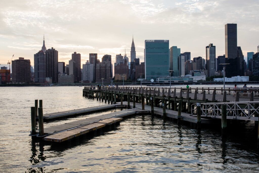 نمای عقب از نمایشگر، منظره‌یاب و دکمه‌های دوربین Nikon D850