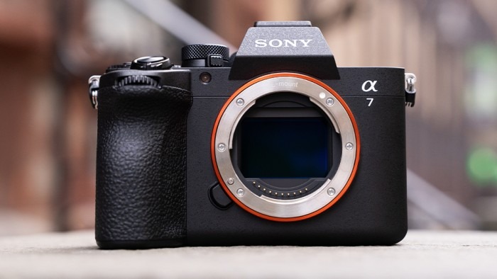 سنسور پیشرفته نیمه‌استک دوربین a7 V