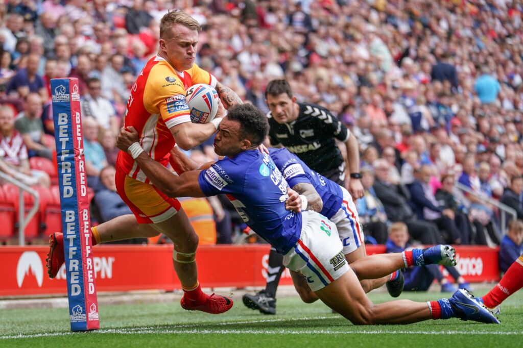 تنظیمات کلیدی دوربین برای عکاسی از ورزش‌های سریع شامل نوردهی دستی و فوکوس پیوسته 