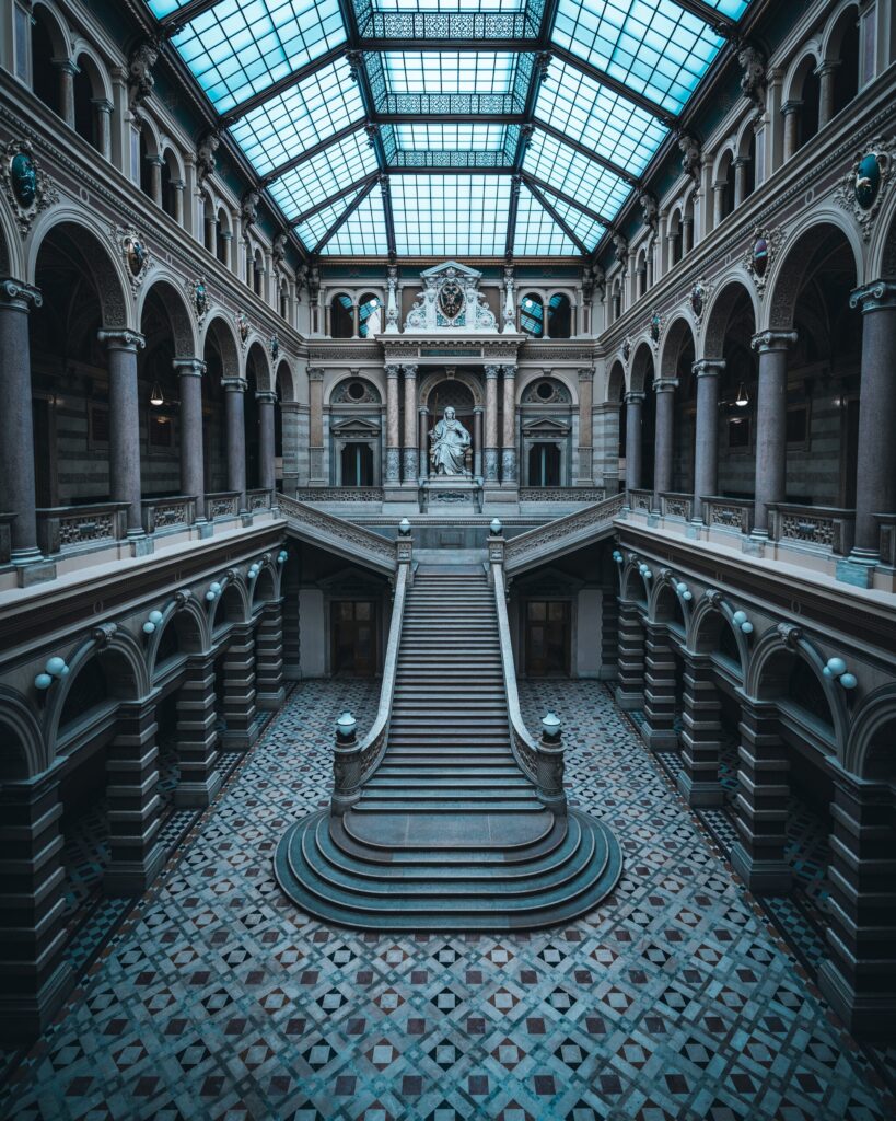 این عکس حس و هیجان اصلی موضوع را به خواننده منتقل می‌کند