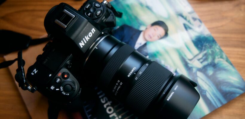 دوربین حرفه‌ای نیکون Z8 با دسته عمودی