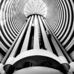 راهنمای جامع عکاسی خیابانی: تبدیل شهر به یک زمین بازی خلاقانه 15 عکاس خیابانی در حال کشف زوایای جدید در شهر