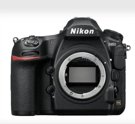 تصویری که حس اضطراب و نگرانی ناشی از آب‌خوردگی را منتقل می‌کند