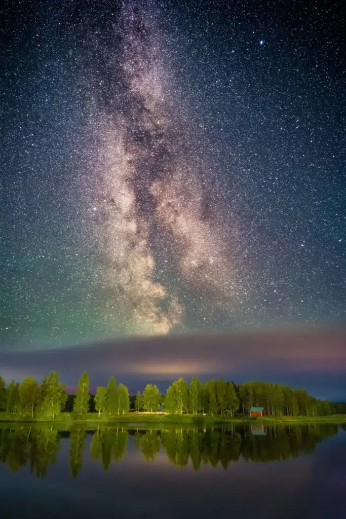 هنر عکاسی منظره استثنایی: فلسفه و تکنیکهای مایکل شاکه 6 عنوان تصویری که شامل جزئیات عکسی از کهکشان راه شیری میباشد که با دوربین سونی آلفا 7RIII گرفته شده است.
