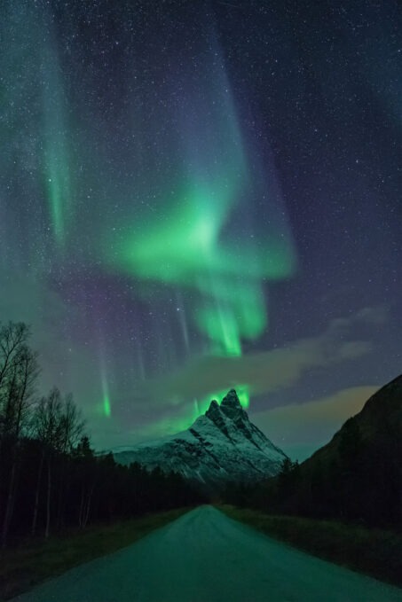 کلوزآپ از یک لنز واید f/2.8 که روی یک دوربین نصب شده و حلقه دیافراگام آن روی f/2.8 تنظیم شده است. 