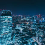 عکاسی دستی از معماری شب با لنز واید