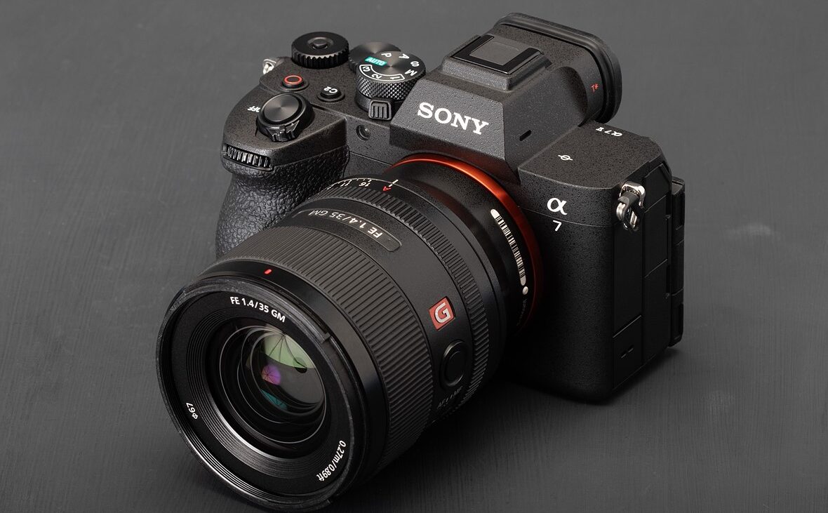 لنز کیت جدید همراه a7 V