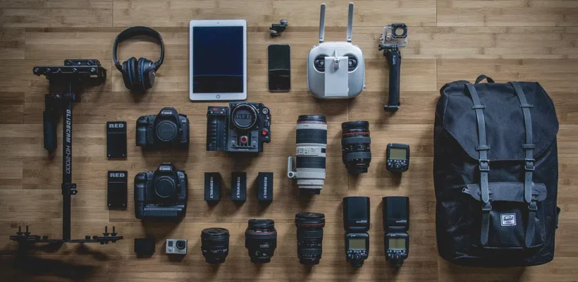 تجهیزات ضروری برای عکاسی مربوط می‌شود و معمولاً به عنوان مجموعه ای برای معرفی این تجهیزات